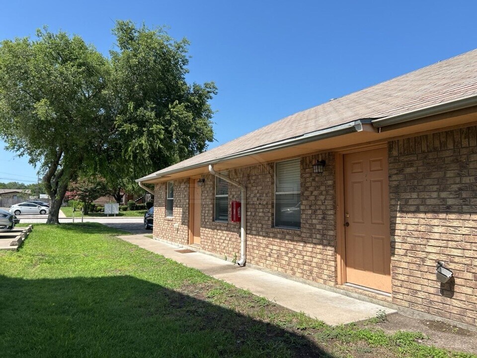 204 W Avenue F in Copperas Cove, TX - Foto de edificio