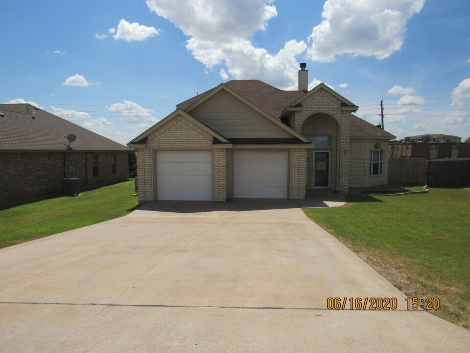 307 SE Camelot Dr in Lawton, OK - Building Photo