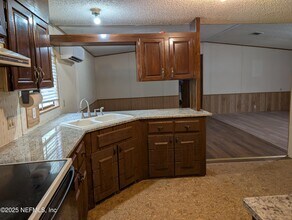 109 Lisbon St in Interlachen, FL - Building Photo - Building Photo