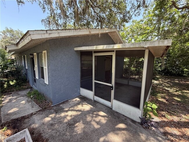 property at 923 S Brisson Terrace