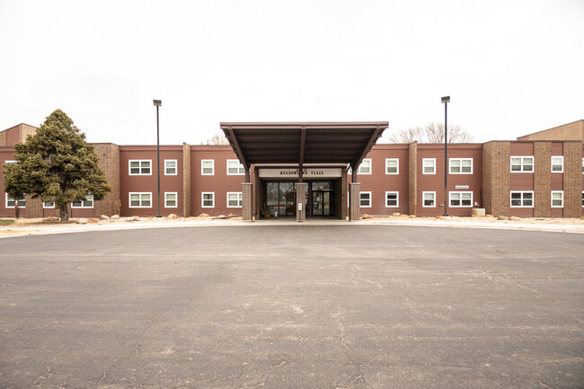 Meadowlawn Plaza Apartments in Mitchell, SD - Building Photo - Building Photo