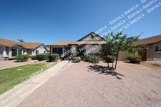 1055 N Recker Rd in Mesa, AZ - Building Photo - Building Photo