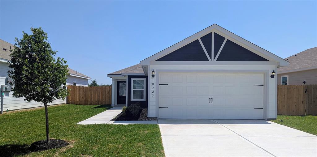 10423 Red Cardinal Dr in Cleveland, TX - Building Photo