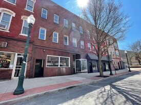 966 Pennsylvania Ave, Unit #1 in Tyrone, PA - Building Photo