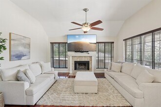 7512 Woodside Hl in Fort Worth, TX - Building Photo - Building Photo