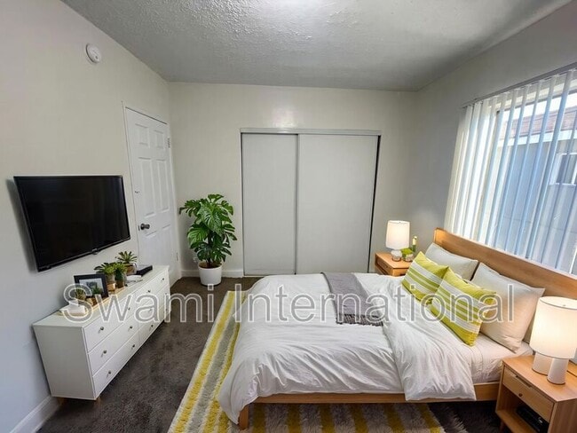 10970 S Figueroa St in Los Angeles, CA - Building Photo - Building Photo