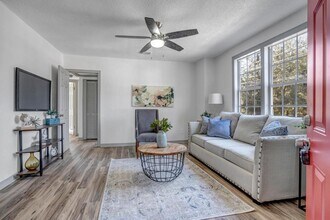 8025 Paul Jones Dr in Jacksonville, FL - Building Photo - Building Photo