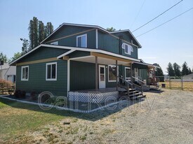 11122 E Valleyway Ave, Unit Upper in Spokane Valley, WA - Building Photo