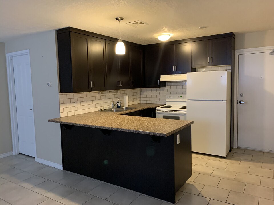 30-30 Westmount Rd W in Kitchener, ON - Building Photo