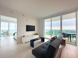 2889 McFarlane Rd in Miami, FL - Building Photo