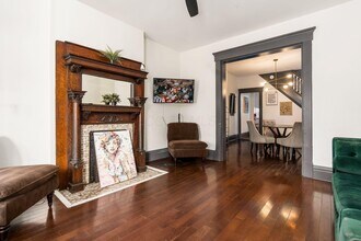884 Dennison Ave in Columbus, OH - Building Photo - Building Photo
