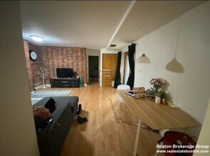 103 Gainsborough St, Unit 007 in Boston, MA - Building Photo - Building Photo