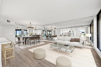 5950 Pelican Bay Plaza S, Unit PH1C in Gulfport, FL - Building Photo - Building Photo