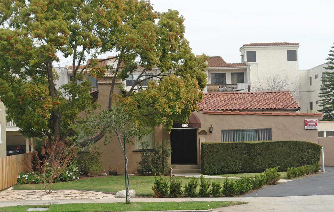 550 Los Robles Ave in Pasadena, CA - Building Photo