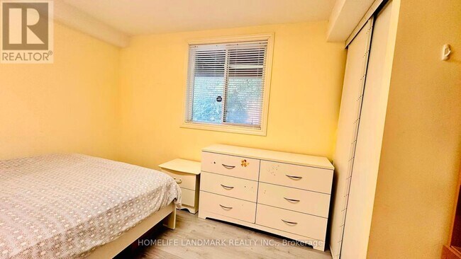 26 Ashglen Ct in Toronto, ON - Building Photo - Building Photo