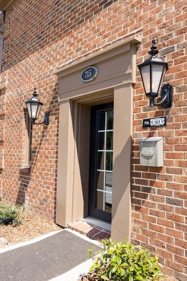 715 Mississippi Ave-Unit -Unit 103 in Signal Mountain, TN - Foto de edificio - Building Photo