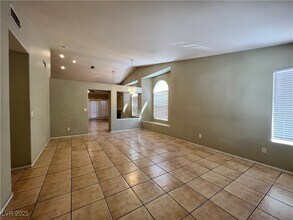 9824 Double Rock Dr in Las Vegas, NV - Foto de edificio - Building Photo