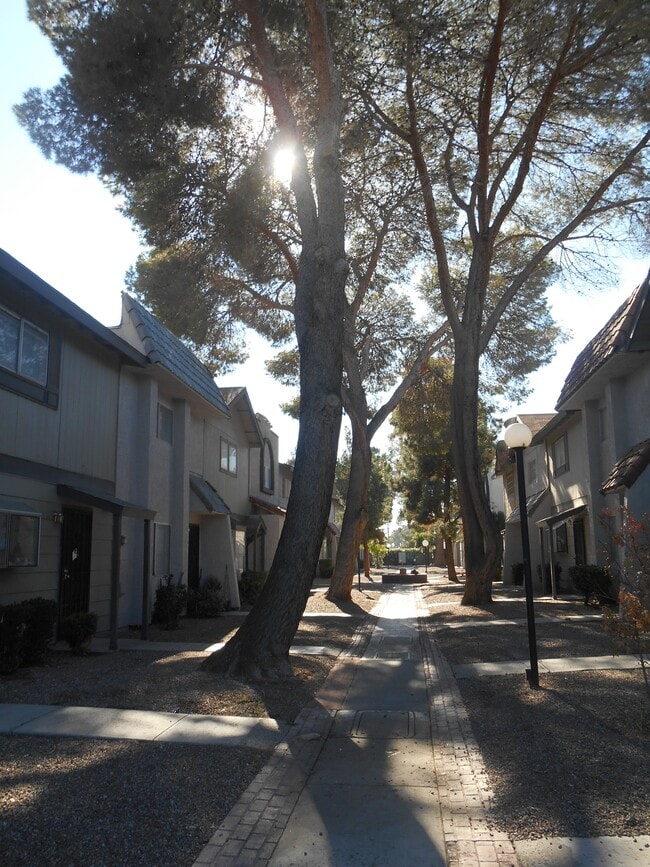 898 Rhinegold Way in Las Vegas, NV - Building Photo - Building Photo