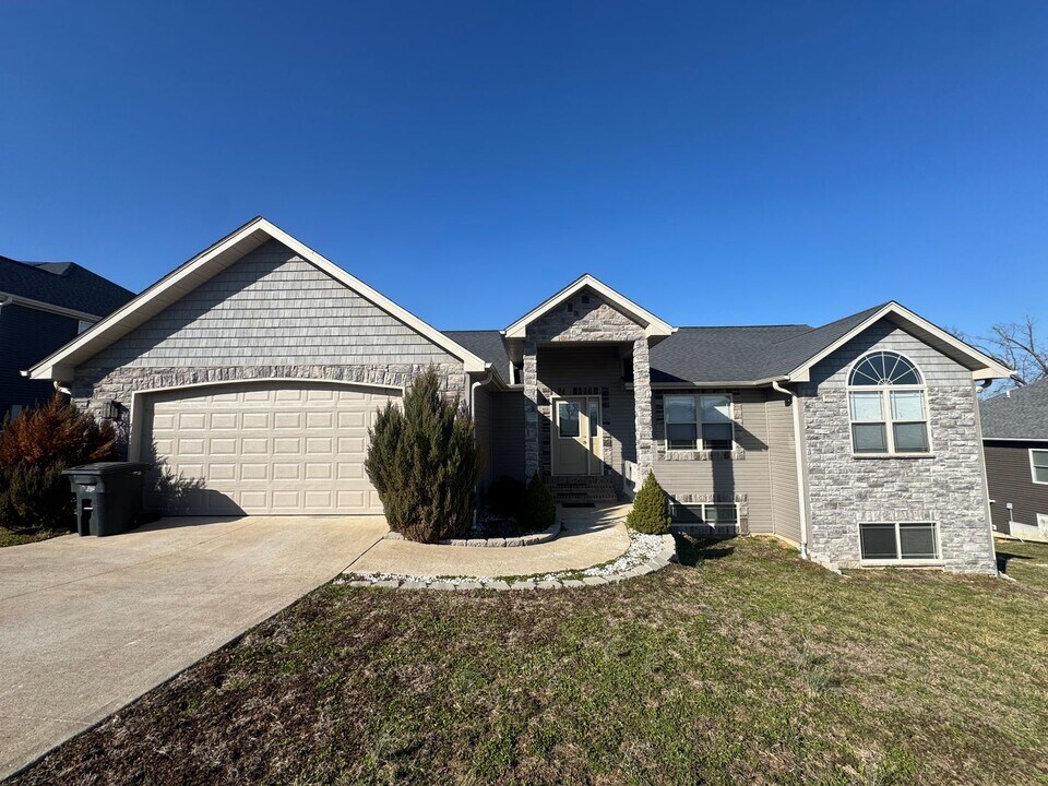 120 Page St in Waynesville, MO - Building Photo