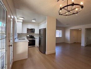 6228 Meadow View Ln in Las Vegas, NV - Building Photo - Building Photo