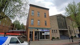 444 High St in Morgantown, WV - Building Photo
