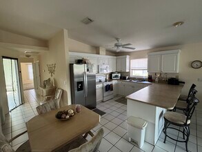 4527 SE 6th Pl in Cape Coral, FL - Foto de edificio - Building Photo