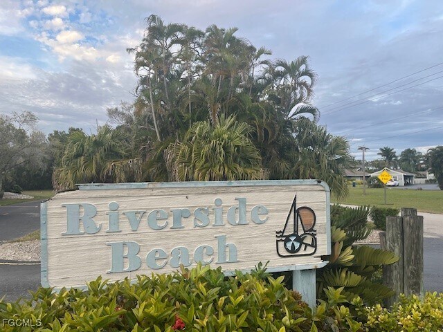 12498 Riverside Dr in Ft. Myers, FL - Building Photo - Building Photo