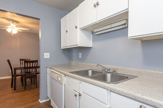 Woodley Terrace Apartments in Montgomery, AL - Building Photo - Interior Photo