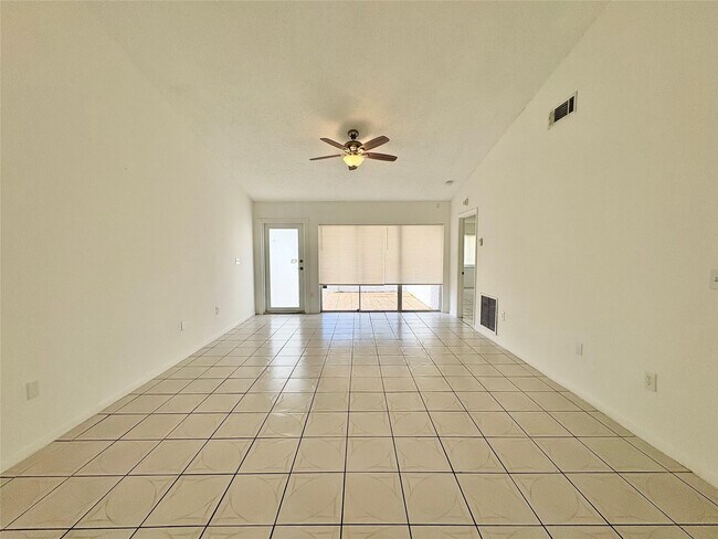 20421 NW 32 Ct in Miami Gardens, FL - Building Photo - Building Photo