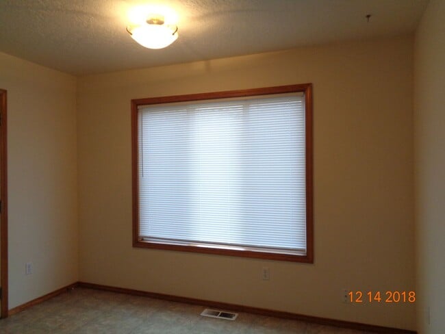 1130 SW Fleishauer Ln in McMinnville, OR - Building Photo - Building Photo