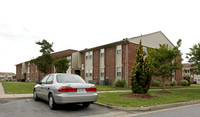 Dorchester Square Apartments in Franklin, VA - Building Photo - Building Photo