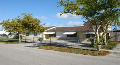 Sheridan Manor in Hollywood, FL - Foto de edificio - Building Photo