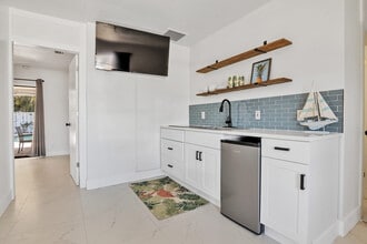 2932 NW 10th Ave in Wilton Manors, FL - Foto de edificio - Building Photo