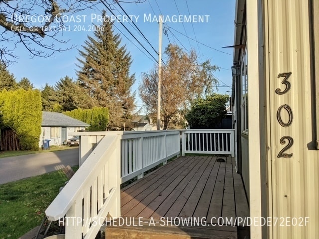 302 SE Neptune Ave in Lincoln City, OR - Building Photo