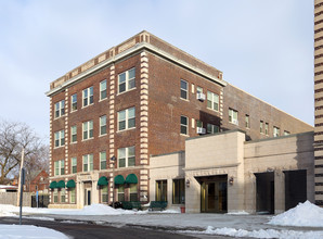 Erie Square in Cleveland, OH - Foto de edificio - Building Photo