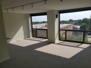 4343 N Clarendon Ave, Unit 808 in Chicago, IL - Building Photo - Building Photo