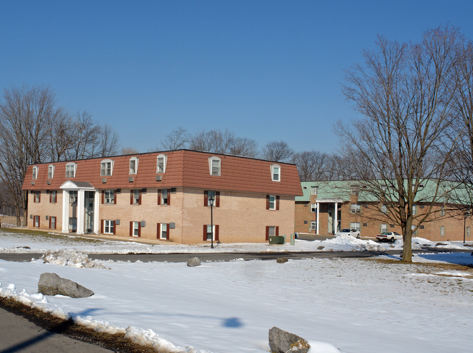 Colonial Garden Apartments in Lewisburg, PA - Foto de edificio