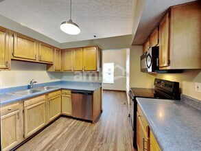 2545 Willowgate Rd in Grove City, OH - Foto de edificio - Building Photo