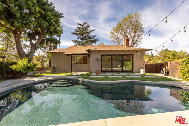 property at 3424 Primera Ave