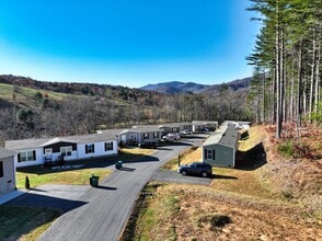 66 Enterprise Dr in Fairview, NC - Building Photo - Building Photo