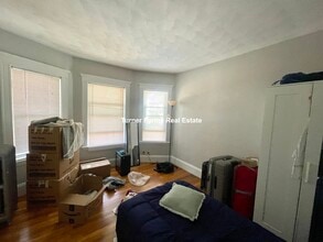 38 George St, Unit 1 in Medford, MA - Foto de edificio - Building Photo
