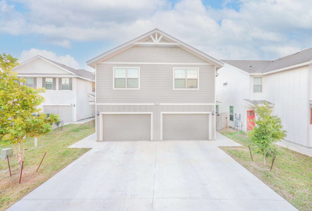 10347 Lynwood Branch in San Antonio, TX - Building Photo