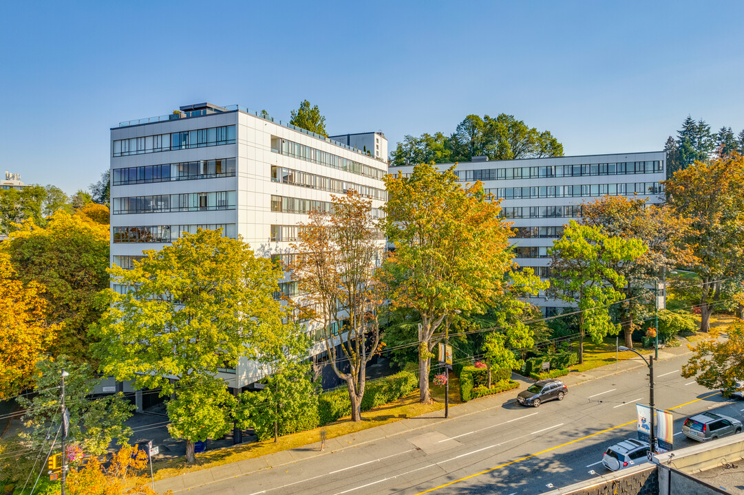 Hycroft Towers in Vancouver, BC - Building Photo