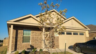 14301 Saddlebred Way in Haslet, TX - Building Photo