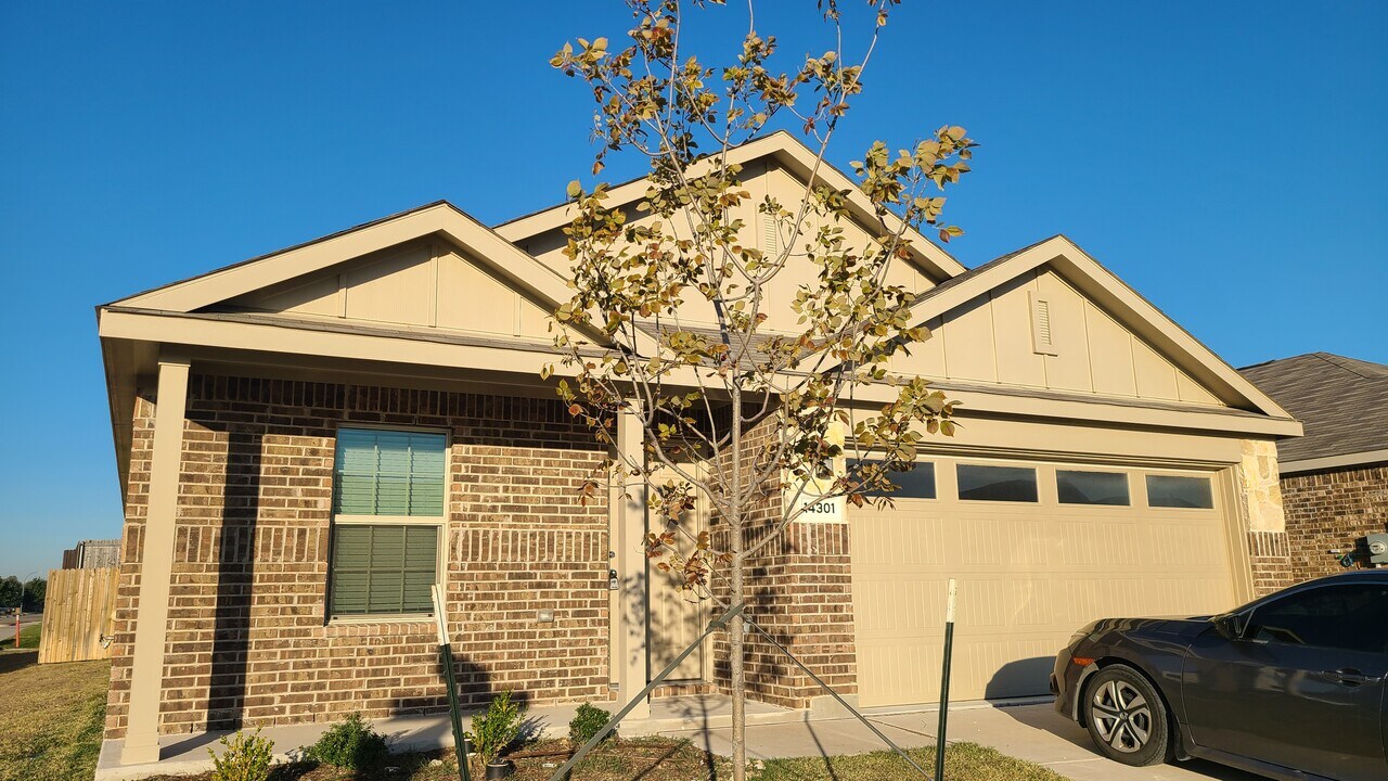 14301 Saddlebred Way in Haslet, TX - Building Photo