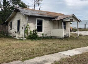 557 Snively Ave in Winter Haven, FL - Building Photo