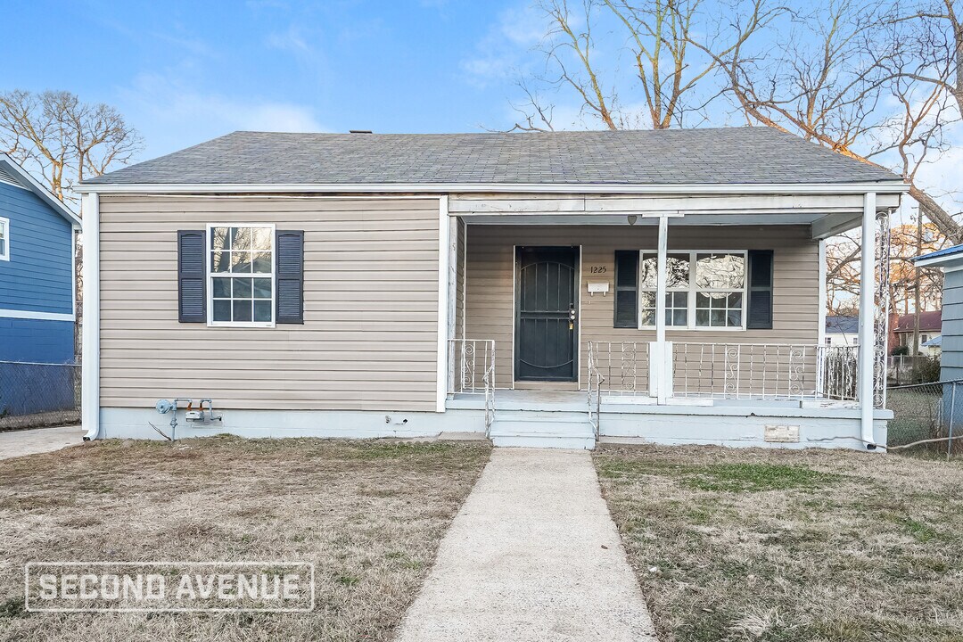1225 15th St SW in Birmingham, AL - Building Photo