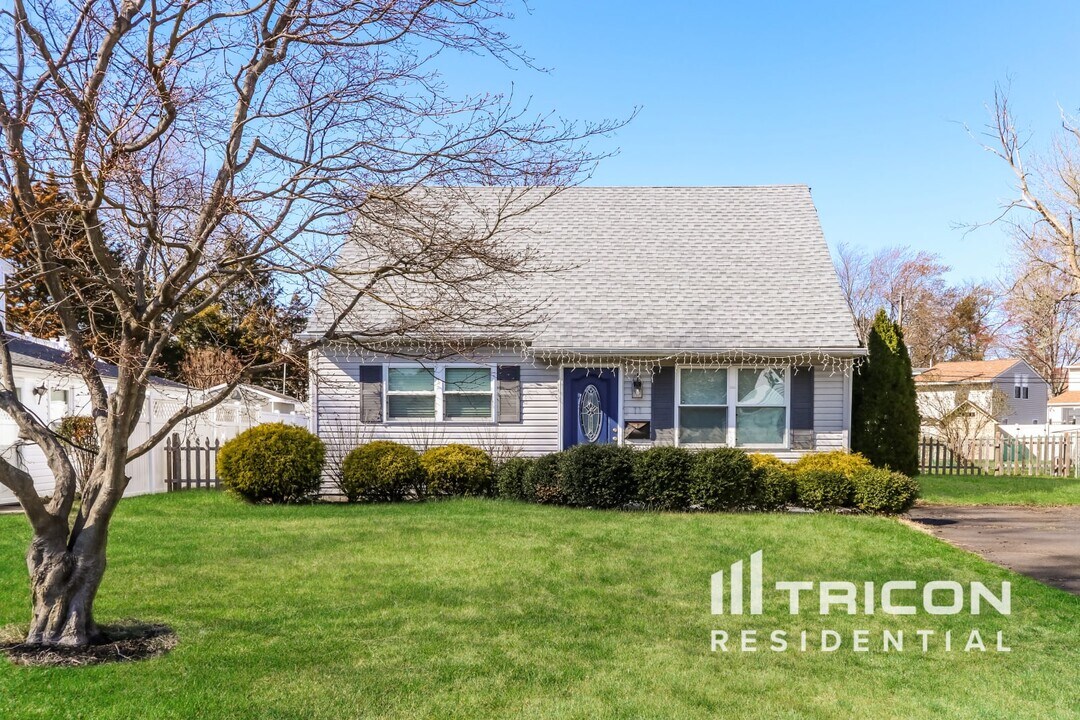 11 Park Ave in Hatboro, PA - Building Photo