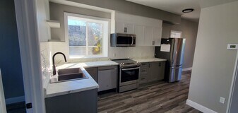 7 Harvey St in Belleville, ON - Building Photo