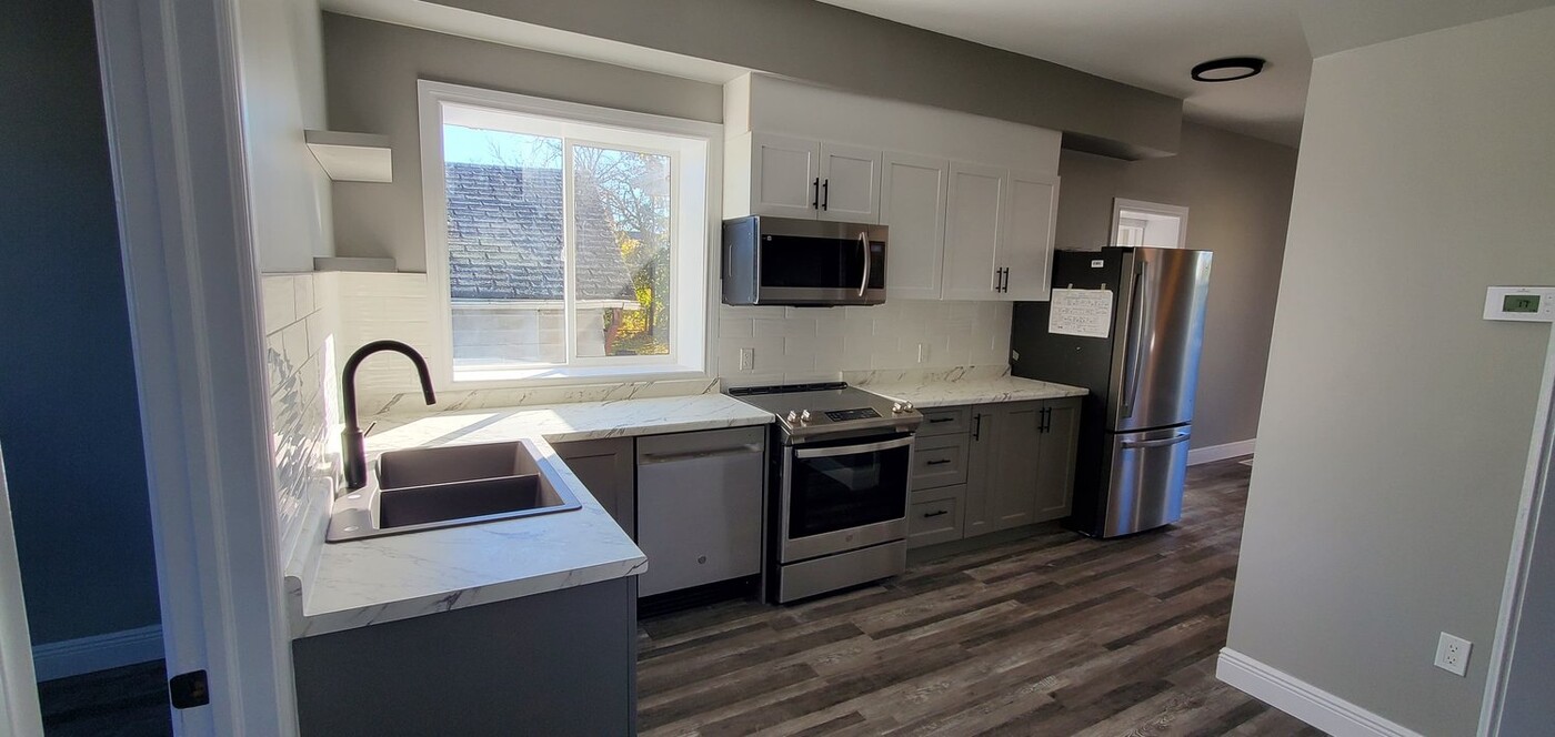 7 Harvey St in Belleville, ON - Building Photo